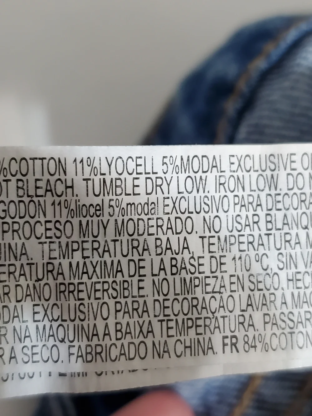 Forever 21 Premium Straight-Leg Jeans with Colorful Embroidery Women's Size 0x - Picture 10 of 10